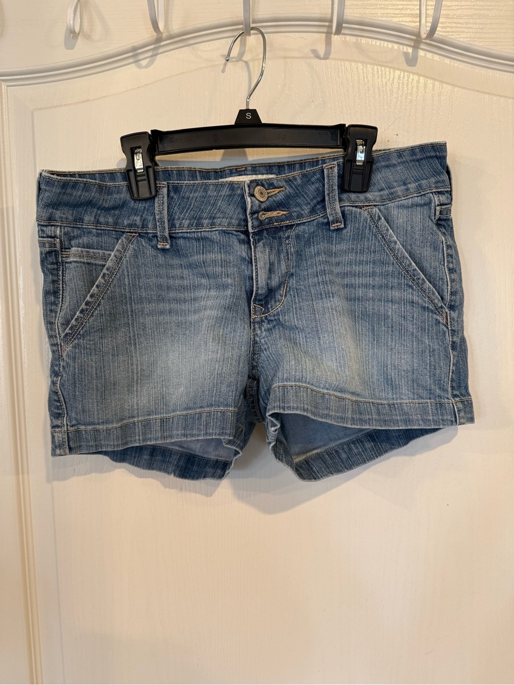 Old navy vintage Y2K-era low-rise denim cotton spandex blue jean shorts size 8